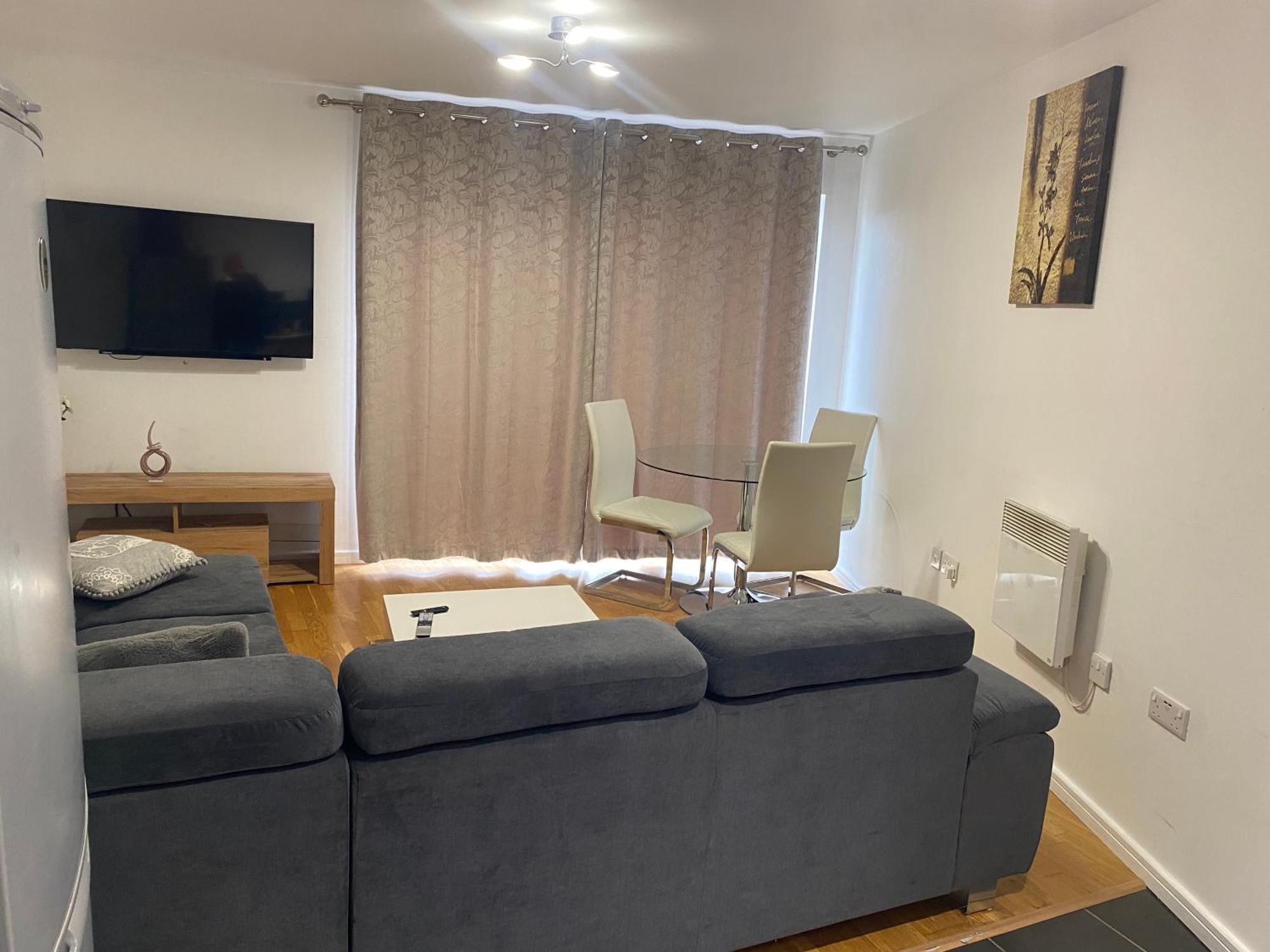 Apartment Eaglet 2 Bedroom Luxury Near Etihad Staduim *